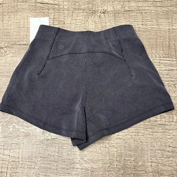 NWT lululemon ribbed softstreme high rise short 2” BLK size 4 black - Picture 2 of 3